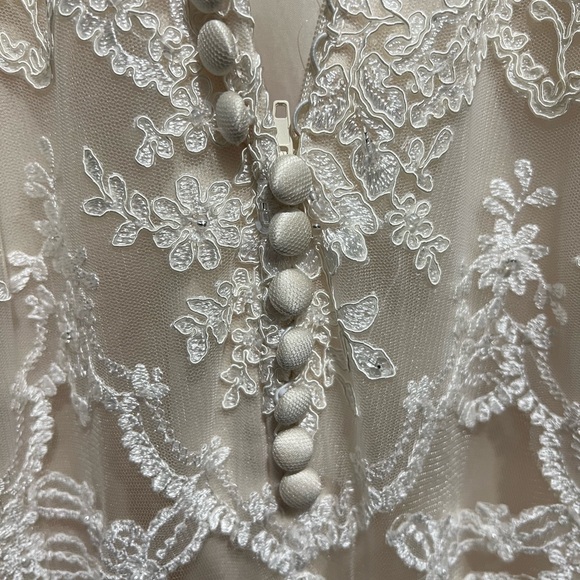 Authentic Kenneth Winston wedding dress - Picture 4 of 8